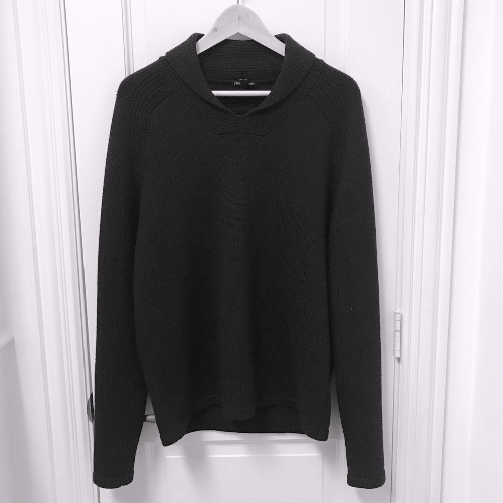 Theory Men’s Collared Black Sweater Size Medium